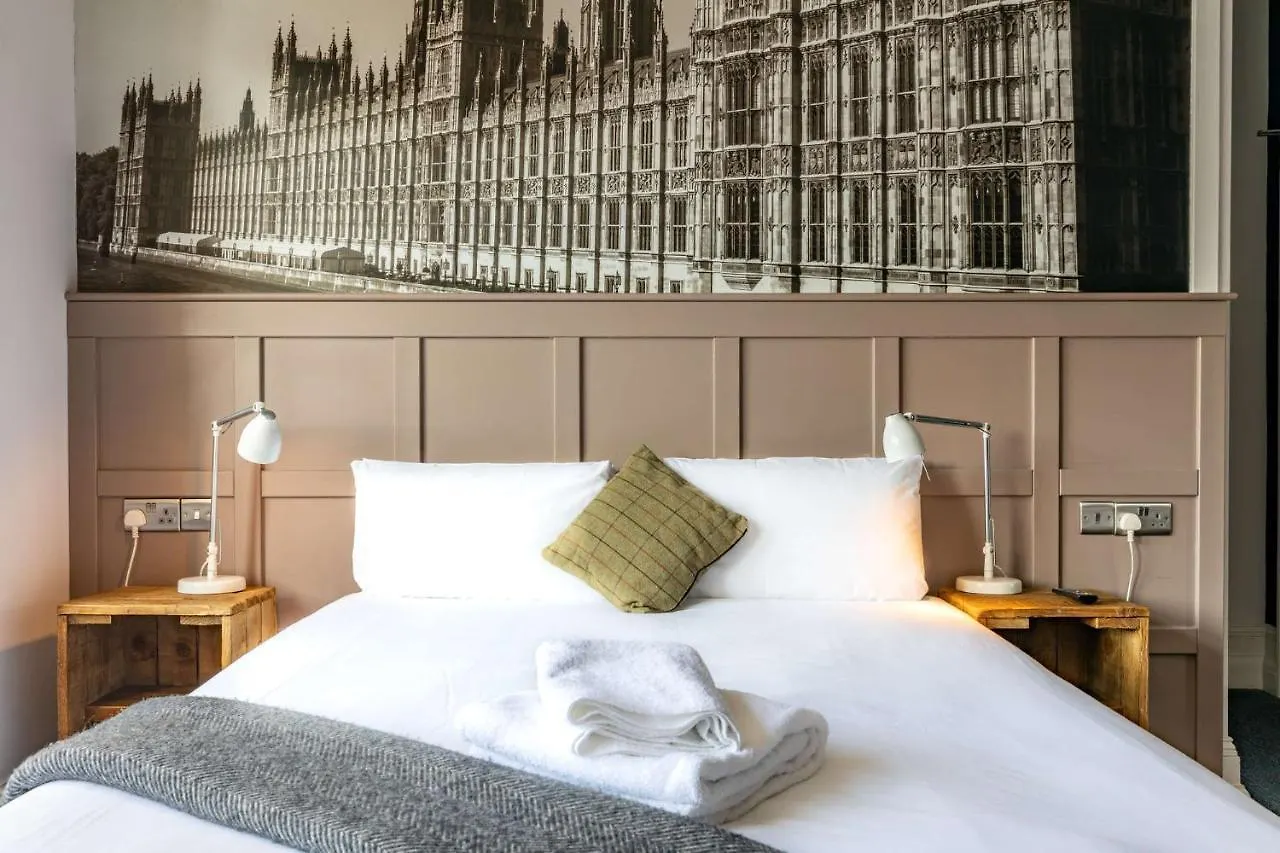 The Station Hotel London 3*,