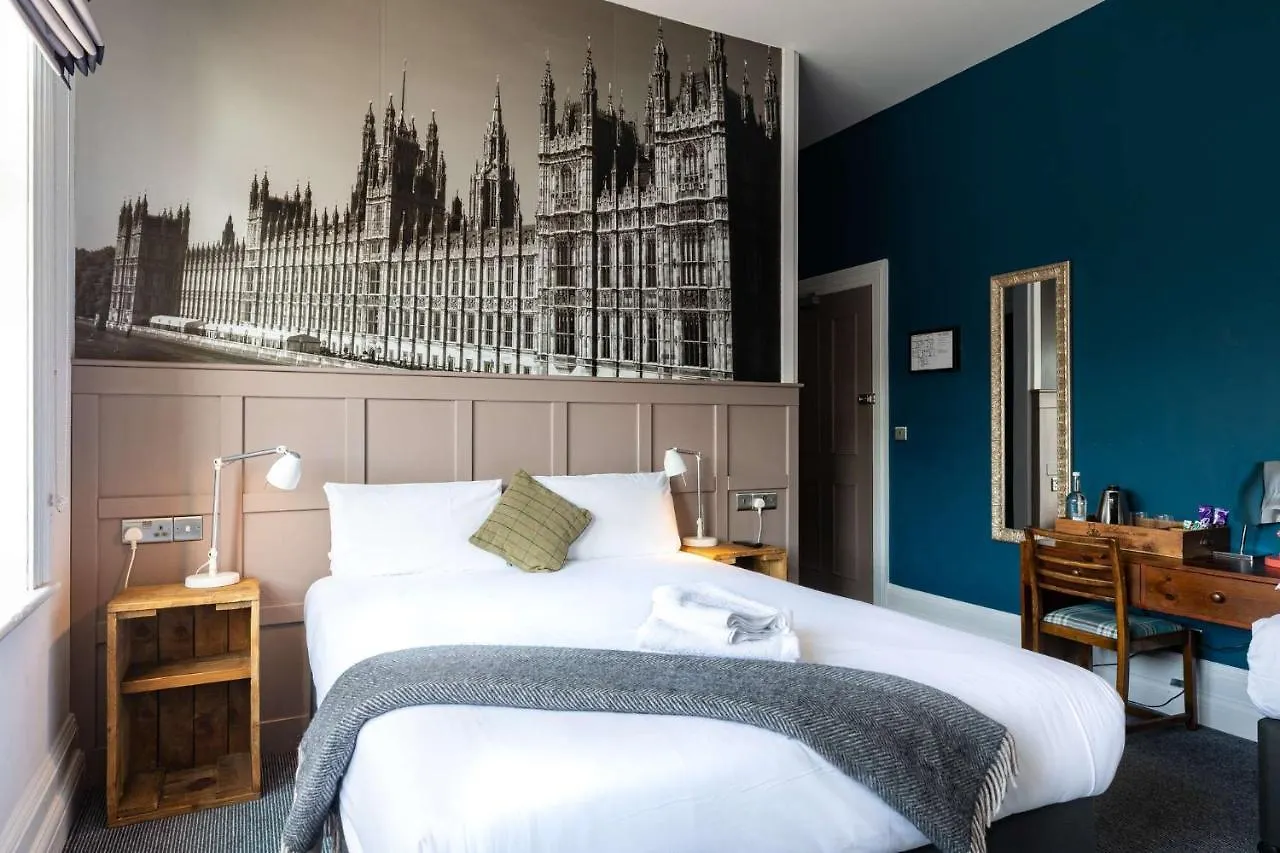 The Station Hotel London 3*,